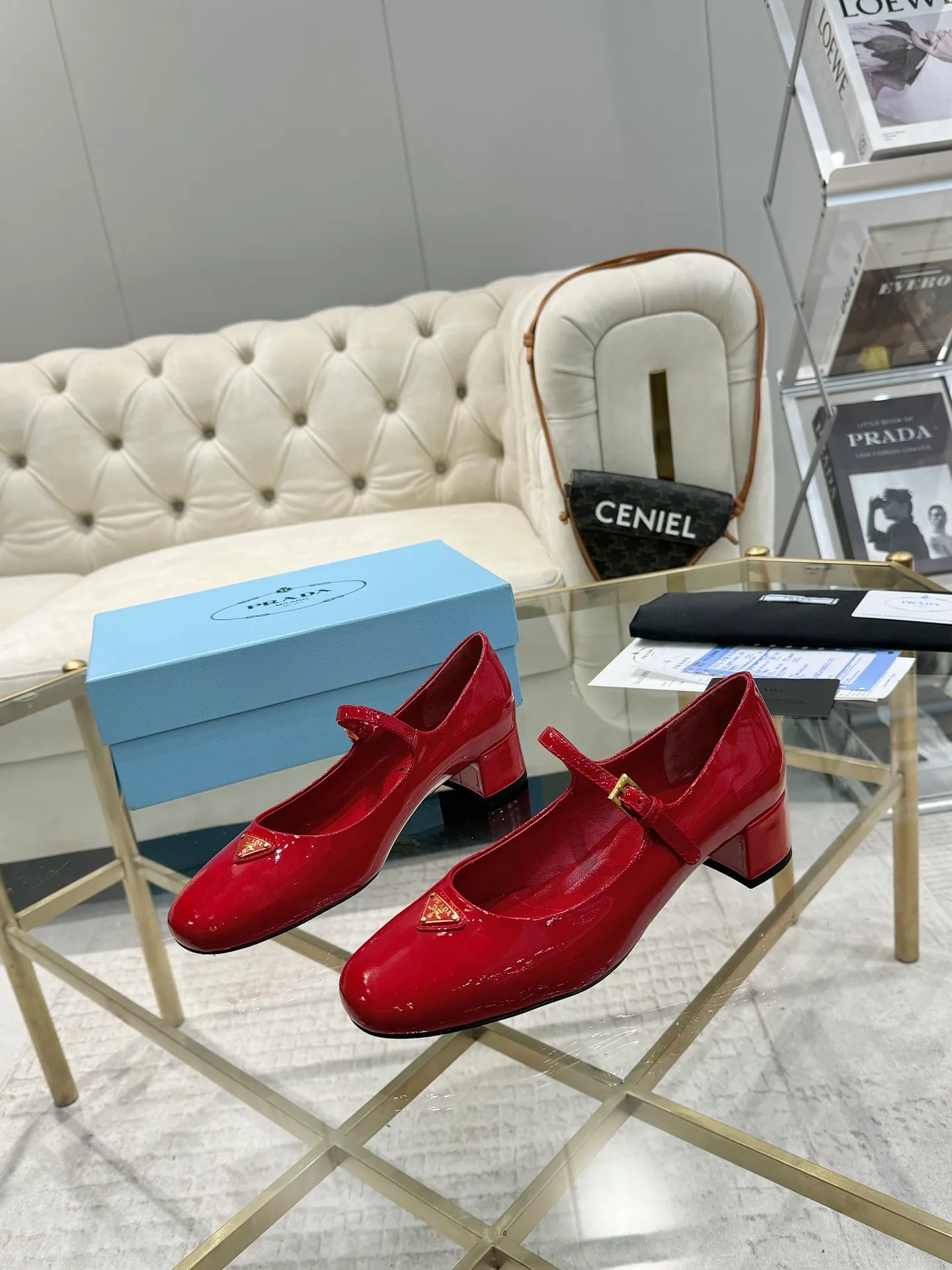 👟👟Ex-factory price 580👟👟 (imitation leather bottom-20) New arrival 👉Ready stock👈Remove the original board and make a 1:1 replica‼ ️ The highest version of Prada's early spring catwalk hot style 😘The latest spring style Retro Mary Jane series Genuine leather sole, simulated leather sole, a must-have for goddesses Super comfortable on the feet, reducing age 👉The upper is made of imported gold velvet, comfortable round toe, retro and playful, lining + feet, imported sheepskin lining, breathable and comfortable, matching private molded buckles (all original logos) Heel height 4cm Code number 35M-39M (34 40 41 42 customized, non-refundable and non-exchangeable)✅